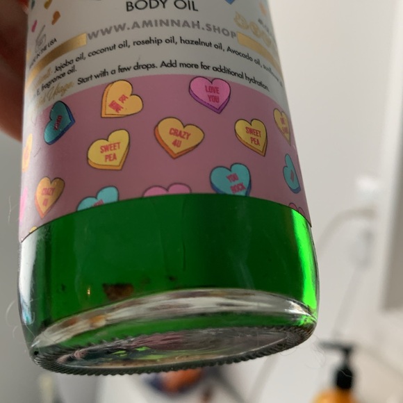 AMINNAH Skincare “XOXO” Moisturizing Candy Heart Scented Body Oil (1 Bottle) - Picture 8 of 8
